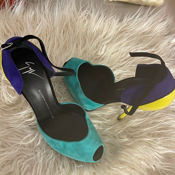 GIUSEPPE ZANOTTI 39 1/2 (US 8.5)Tri-Colored Suede & Patent Leather Stiletto Heel
